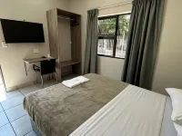 Ecomotel Louis Botha Các khách sạn gần Trung tâm mua sắm Killarney