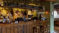 Crown & Horns - bar