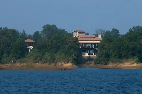 Denwa Backwater Escape - Homestays