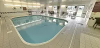 Comfort Inn East - Pools