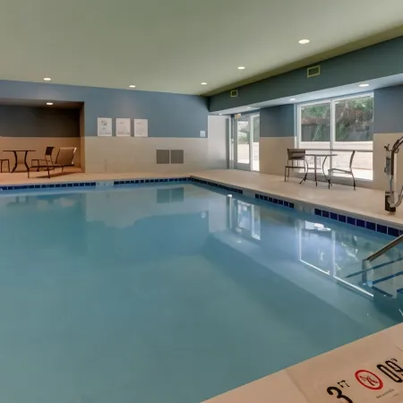 Holiday Inn Express & Suites ROANOKE – CIVIC CENTER by IHG