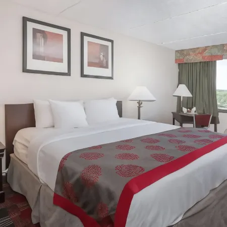 Albany Plaza Hotel
