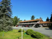Sandy Point Motel - parking