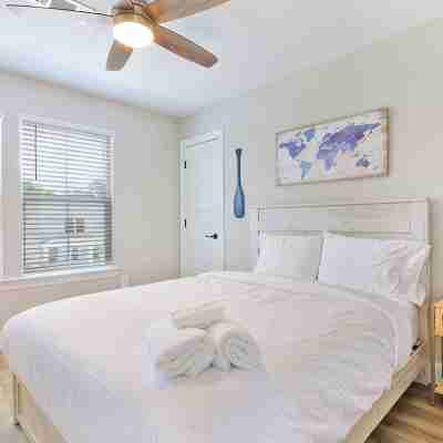 Steps from the Sand - New 3BR Beach Cottage Near Keesler AFB & Gulf Fun Rooms