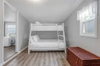 1 Block to Beach with Linens + Towels, BBQ & AC