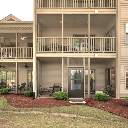 3 Bedroom ground floor -17th Hole - True Blue - near pool - wifi