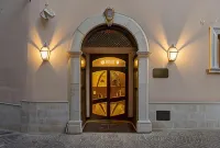 Hotel Rojan - موقف سيارات