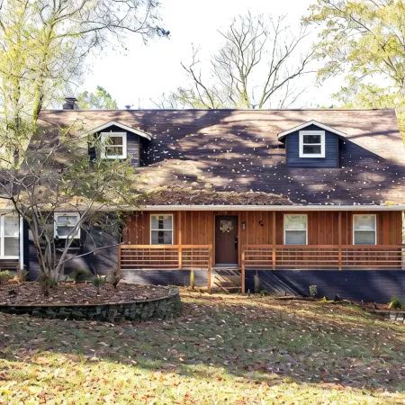 Luxurious 5-Bedroom Lakeside Retreat with Hot Tub, Fire Pit and Dolly Room