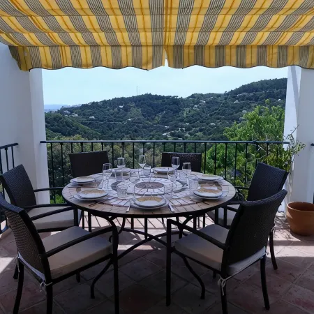 Secluded Villa with Panoramic Views, Private Heated Saltwater Pool & Fast Wi-Fi
