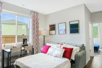 Cozy Private 1Br Suite w/Trails and Amazing Views, Port Orchard - Homestays
