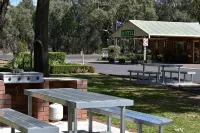 Cooee Motel - parking