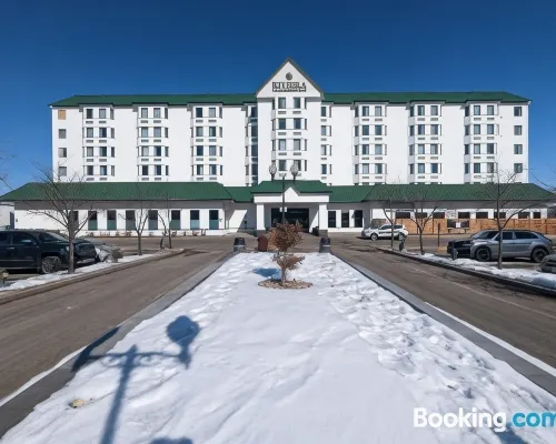 Divya Sutra Plaza and Conference Centre Calgary Airport Hotels near Calgary Zoo C train