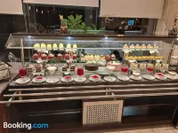 Naviti Warwick Al Khobar - breakfast