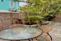 MI Oasis Getaway! Just 200 Steps to the Beach on a very quiet street - Villaer