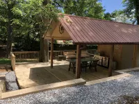 Deerfield Cabin  Location, Location, Location! Best in Downtown Helen! - 3-نجوم