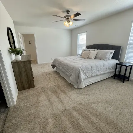 Beautiful new home with lake view near hiking trails