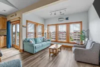 Obx Top-Floor Condo- Marina & Sound Views, Quiet & Serene - 3 ดาว