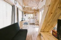 Modern Urban Tiny House w/ 2BR near Airport and Transportation-Private Setting - 무료 와이파이