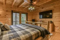 Trout Tales Riverfront Lodge-Hot Tub,Pet Friendly,Game Room,Firepit,Decks Galore - 4-Star