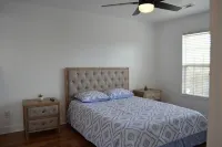 Hartman Casita! Quiet neighborhood.1 king Bed! - 3-Star