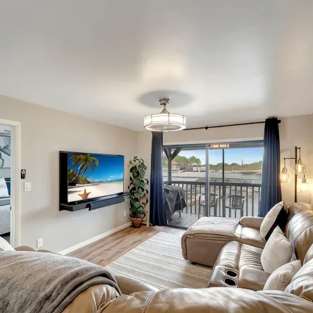 Lake View -Fresh & New-Bass N Sun-Pool-King Bed