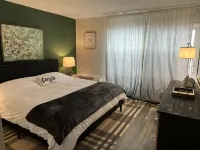 Newly Updated Modern, Spacious, and Cozy Condo- Right on the Lake! - 4-Star