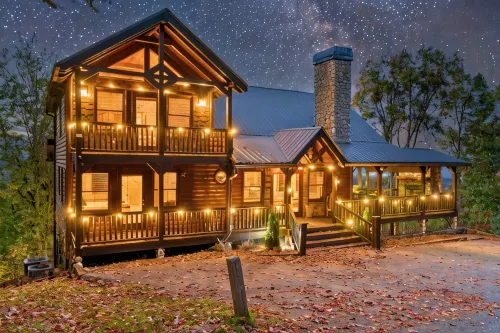 Summit-Level Luxury: Views, Hot Tub, Games and 15 minutes to town! - Jacuzzi