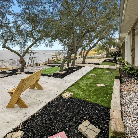 Baywatch Paradice Paradice  8 m to Beach, Private Pier, Sleeps 8 Fenced Dog Area