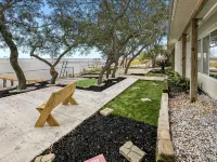 Baywatch Paradice Paradice  8 m to Beach, Private Pier, Sleeps 8 Fenced Dog Area Hotels in 