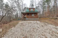 Cozy Couples Cabin Near Red River Gorge and Hollerwood