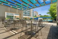 Modern Downtown Dallas City View High-Rise, Free Parking, Balcony, Pool, Gym - Condos