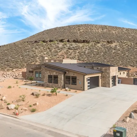 Beautiful 5 Bd/6 Bath - Zion's Edge, Kolob Canyon, Private Pool, Hot Tub, Views!