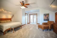 Charming 3-bedroom house in beautiful Pagosa Springs across from the Lake - ブティック