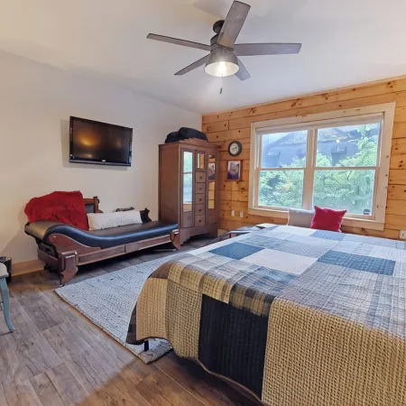 Water-Front Yr-Around, Cabin on Lake Nottely