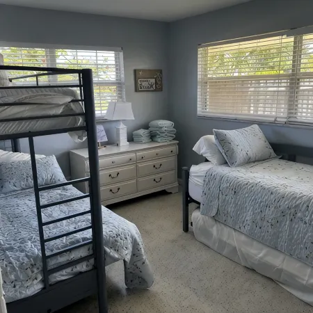 Newly renovated spacious 4BR home with pool & game room, 800m from the Beach