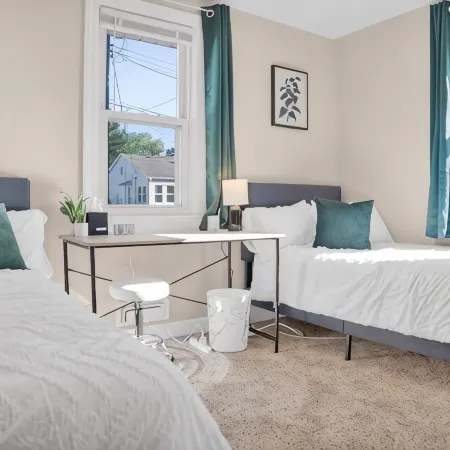 Charming 2-bedroom house in amazing Belleville with AC, WiFi