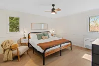 WATERFRONT!! HOT TUB!! 4 BED/4 BATH CHARMING HOME IN THE HEART OF CAMBRIDGE - Homestays