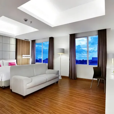 Favehotel Olo Padang Hotels near Carocok Beach