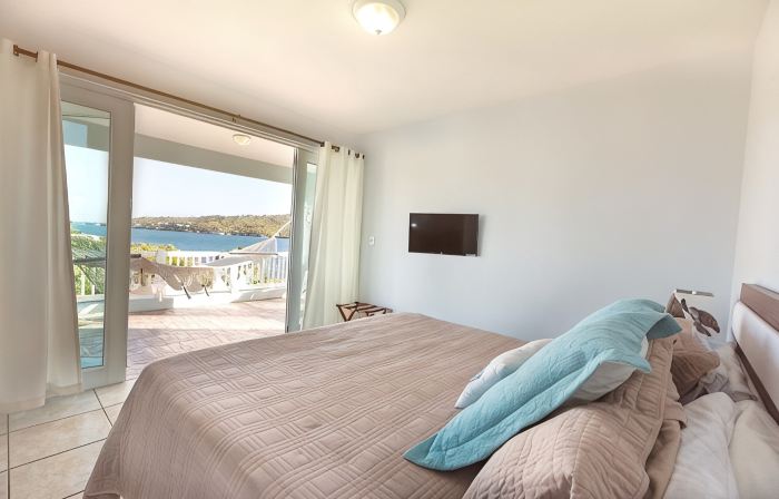 Sea Turtle Studio – Upscale Waterview Retreat, Stunning Sunrises & Full Kitchen!