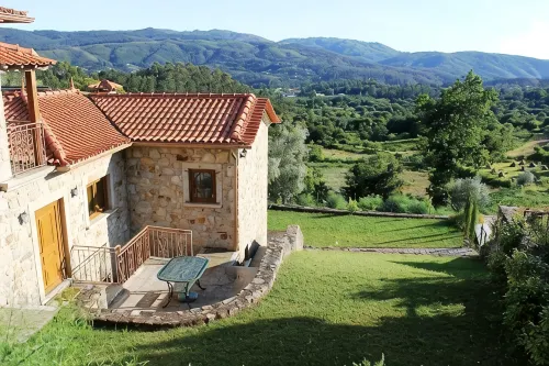 Renovated farmhouse in idyllic rural setting with pool and magnificent views -  case vacanza in affitto