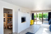 Brighton family bach - sea views, close to beach, park & shops, pet friendly! - Homestays