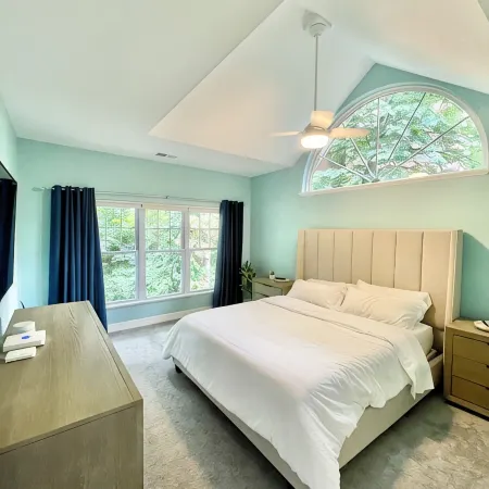 Modern House in Clifton Gaslight - 3 BR 3BA with Walkable Shops and Restaurants