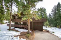 Charming, renovated Carnelian Bay Cabin