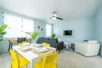 Roadside Apartment of Beachfront Property! AC & WiFi