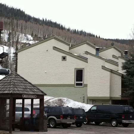 Amazing Location in West Vail… 10 Steps from the Matterhorn Bus Stop!