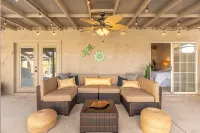 Great Location! Walk to State Farm Stadium! Heated Pool & Spa! - Boutique