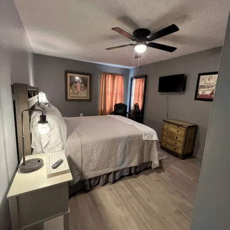 River Living - One Story - 2 bd/2ba - On the River - 2Blks to Main St - VIEWS