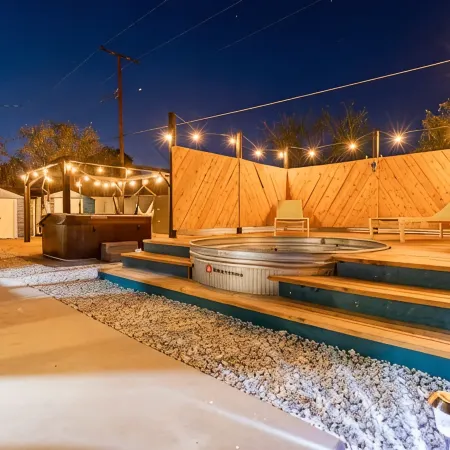 GAME ROOM! Hot Tub+Stock Tank Pool+Fire pit
