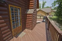 Wilderness Retreat Cabin- Lg Game Room, Private Hot Tub; 1 Mile to Thunder Ridge - Alphydda
