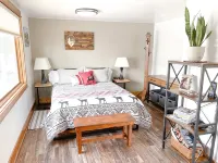 YEAR ROUND, a Cozy Studio for 2, Overlooking the Historic Yellowstone Arch - 4-Star